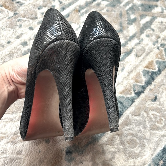 BCBGeneration black snake skin platform stiletto heels. Size 8/38 - Picture 4 of 5